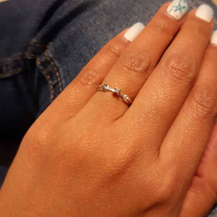 Mi anillo de compromiso, Brenda. - 1