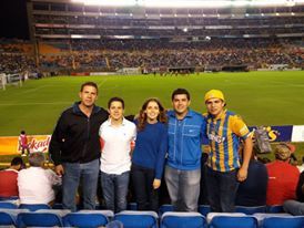 Con mi FM, hermano y papá viendo al Atlético San Luis