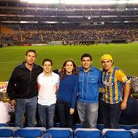 Con mi FM, hermano y papá viendo al Atlético San Luis