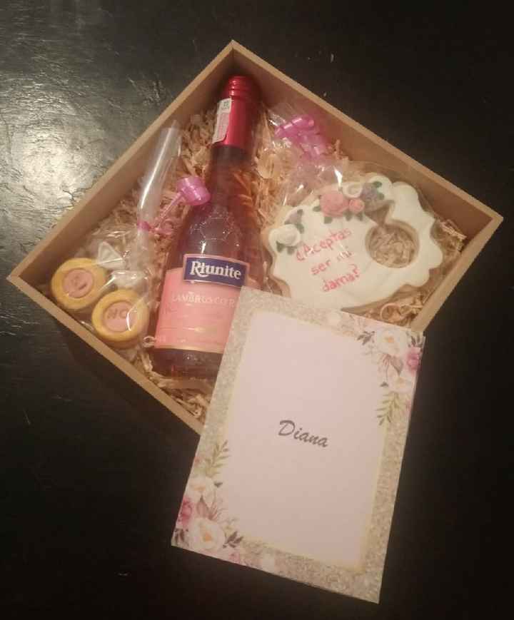 Detalle para pedirles que fueran mis damas - 2