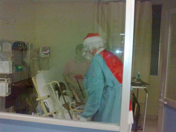 Santa conociendo a los niños super especiales