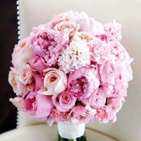 Asi quiero que sea mi ramo, rosas y peionas