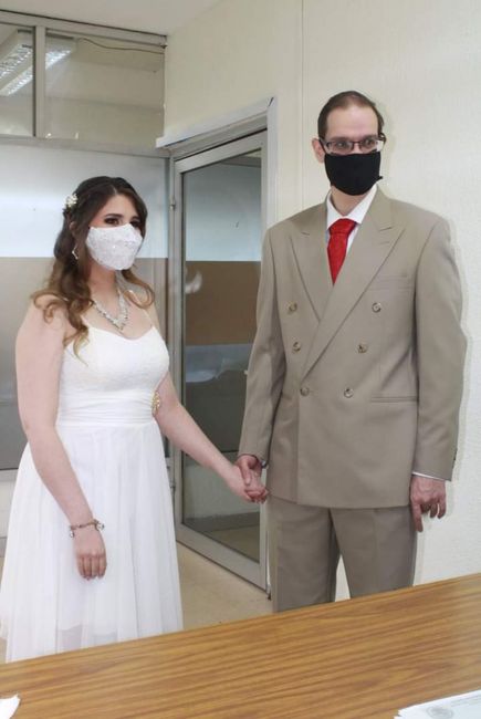 Asi fue mi Boda civil acompañada de mis seres queridos y familiares sercanos. Fue en el registro y después  en casa de mis suegros. 2