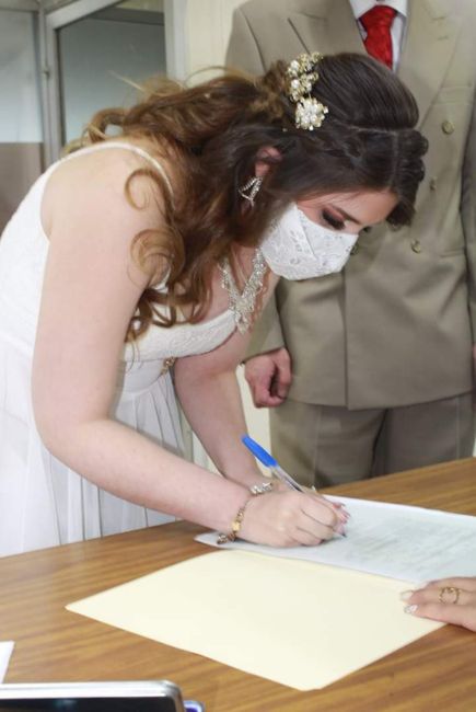 Asi fue mi Boda civil acompañada de mis seres queridos y familiares sercanos. Fue en el registro y después  en casa de mis suegros. 4