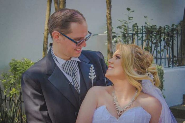 ¿Qué peinado eliges para un vestido con la espalda abierta? 2