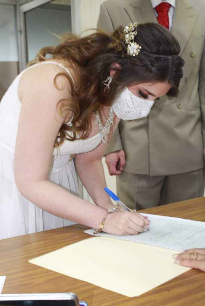 Asi fue mi Boda civil acompañada de mis seres queridos y familiares sercanos. Fue en el registro y d