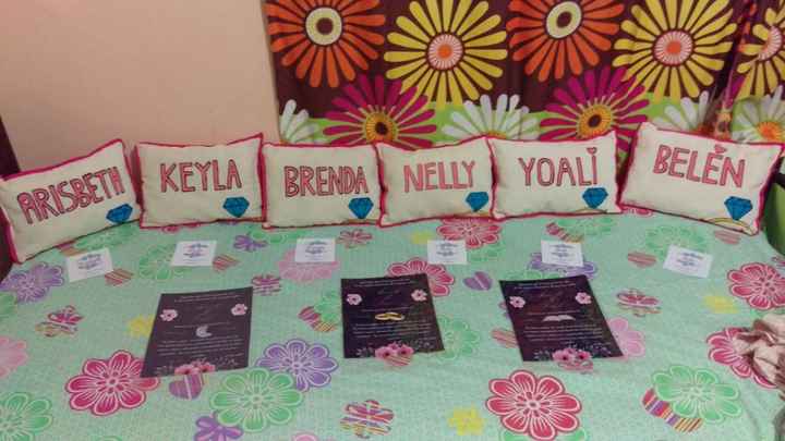 Esta es la parte de de enfrente, le hice un dibujo de un anillo (según yo jajaja)