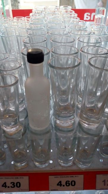Minibotellas de tequila y copas - 1