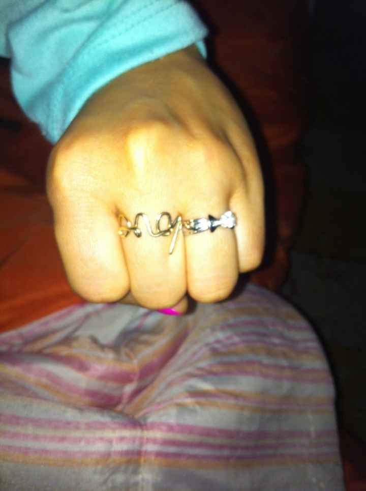 Presuman su anillo de compromiso!! - 2