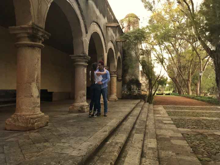 Un libro con fotos y pensamientos de toda la experiencia de prepara la boda - 1