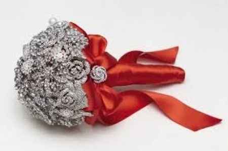 ROJO Y DIAMANTES