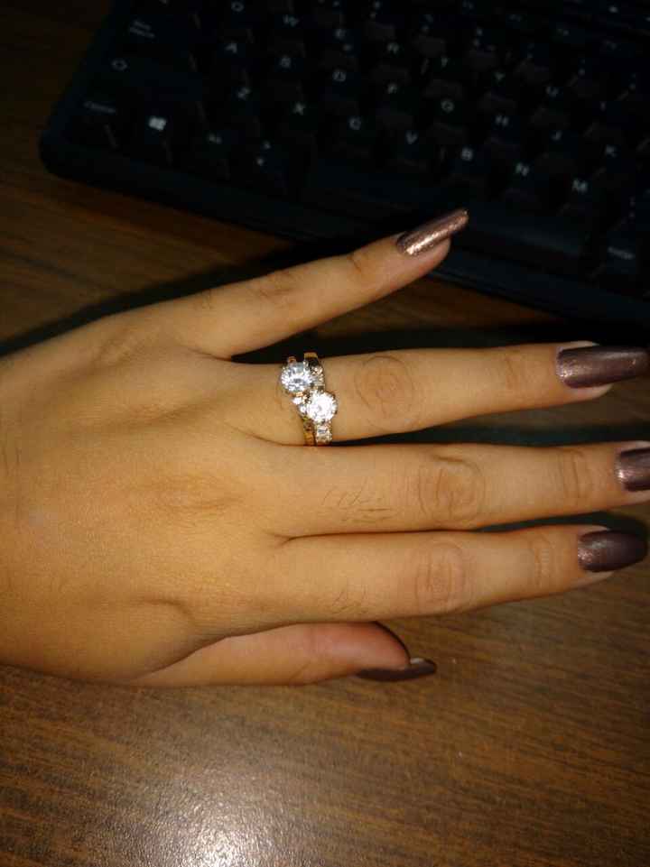 Mis dos anillos, el de Promesa y Compromiso, falta el de Matrimonio jeje
