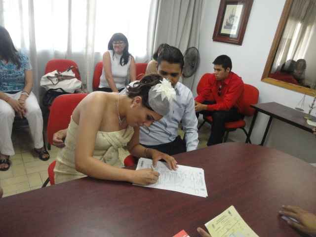 firmando matrimonio civil