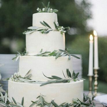 nos encanta el concepto greenery  y creo que queda con nuestros colores (esmeralda y dorado)
