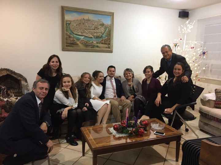 todos muy felices, excepto mi cuñado que está tomando la foto
