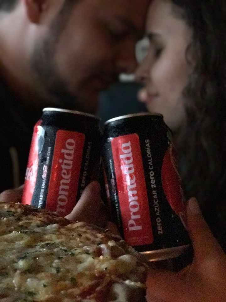 las cocas con nuestra pizza favorita en el lugar donde nos prometimos