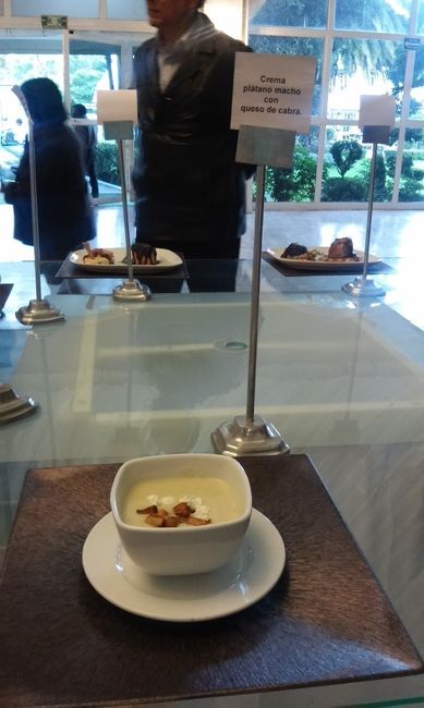 Crema de plátano macho con queso de cabra