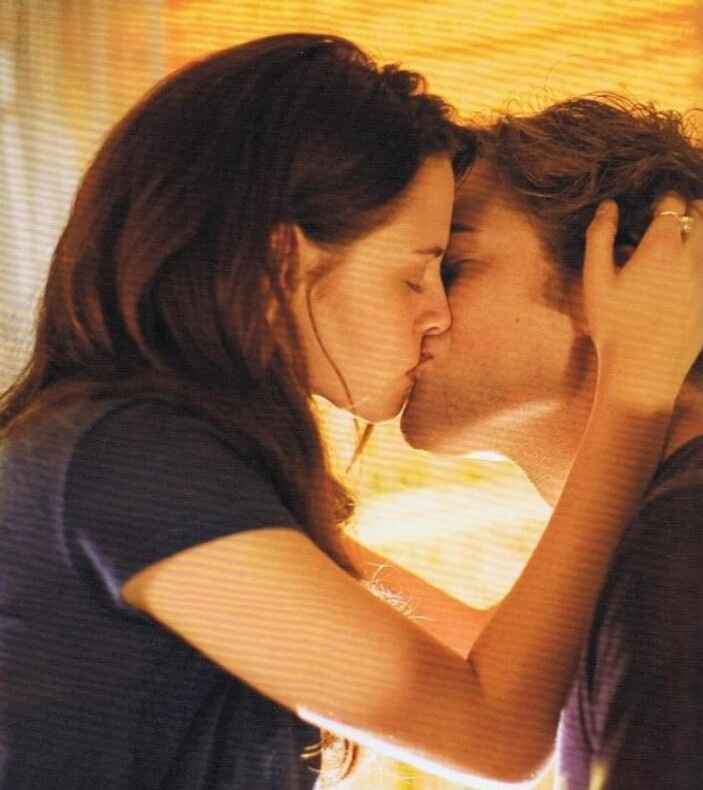 Beso y reto 1: beso de pelicula karina (crepúsculo) - 4