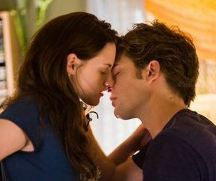 Beso y reto 1: beso de pelicula karina (crepúsculo) - 2