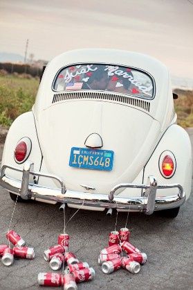 Carro de bodas: decoración con latas y origen de la tradición 5