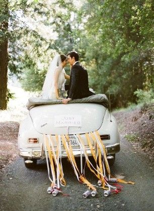Carro de bodas: decoración con latas y origen de la tradición 4