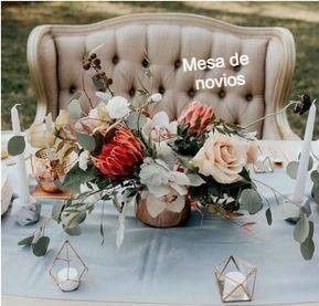 Mesa de novios, tendrá rosas color rosa palo y dalias blancas