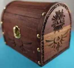 Cofre (yo lo usaría para el lazo, los anillos o para los sobres del dinero)