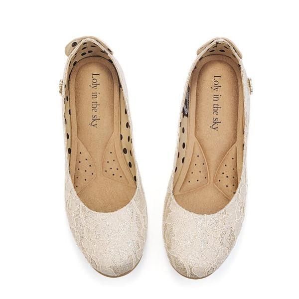 Puedes usar unos flats de novia, hay unos muy padres en Lolly in the Sky!
