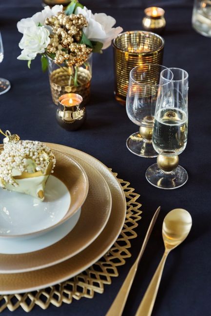 Invitaciones; centro de mesa, y manteleria 14