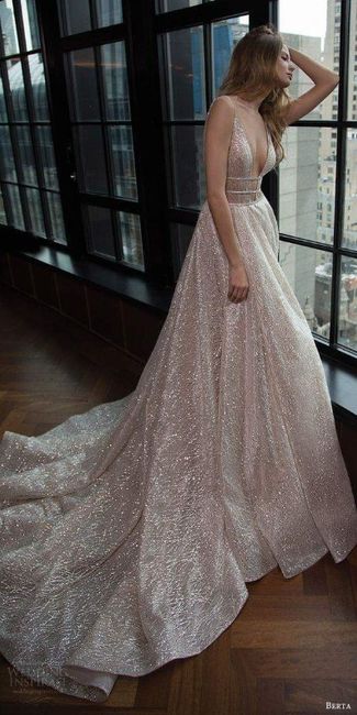 Qué bello vestido!!!! :)