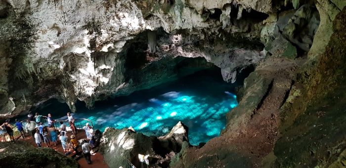 Una de las cuevas de tres ojos