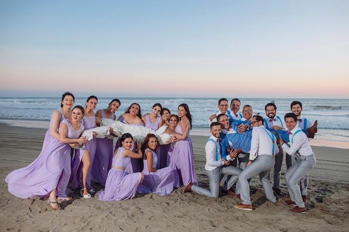Cargando a los novios
