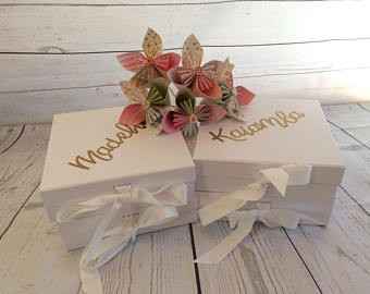  Con unas cajitas muy decoradas!