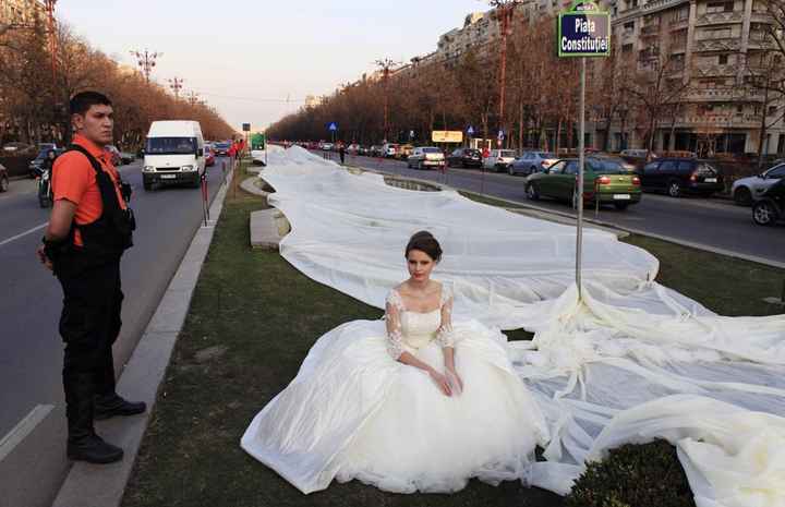 Hola Brides, les confienso que si yo en lugar de playa me casaría en un salón, usaría una cauda larg