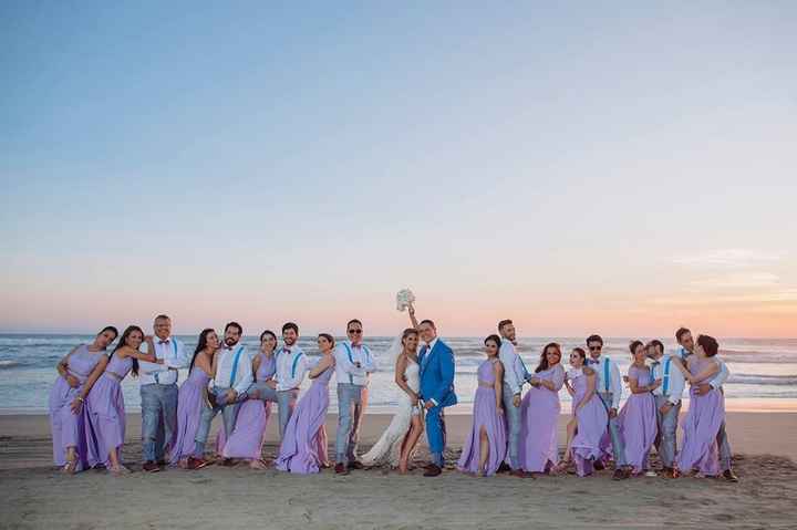 Los novios con sus damas y damos ♥