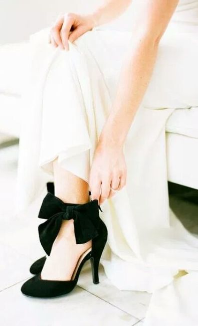 Qué tal zapatillas negras? - 1