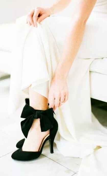 Qué tal zapatillas negras? - 1