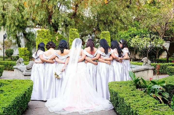 Damas de Honor Temáticas y Chuscas - 1