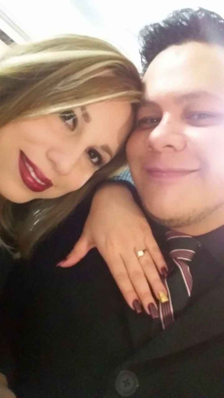 les presumo mi anillo!!  (foto tomada el día de la propuesta) 