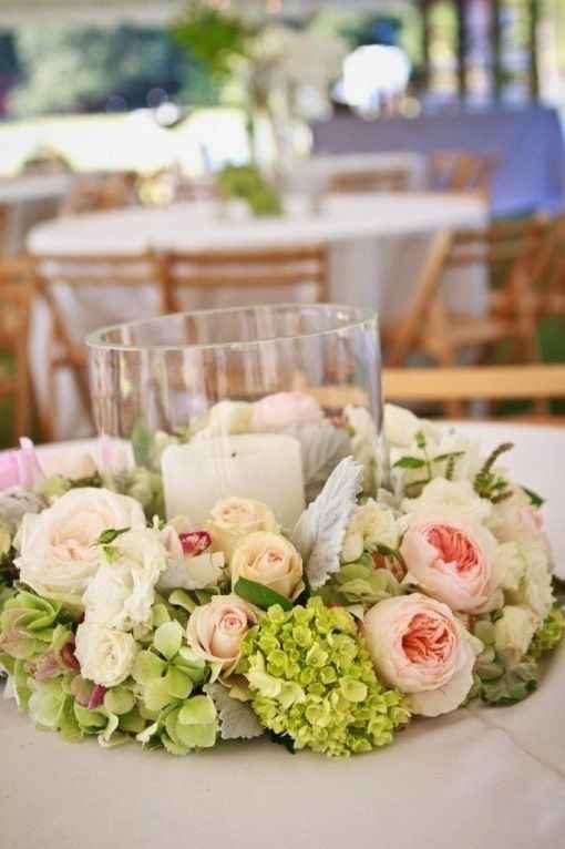 Centro de mesa, vela y flores