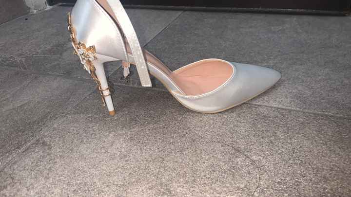 Duelo de zapatos 👠 ¿Blancos o de Color? - 1