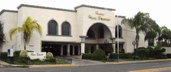 Salon que incluye ya el banquete y la musica