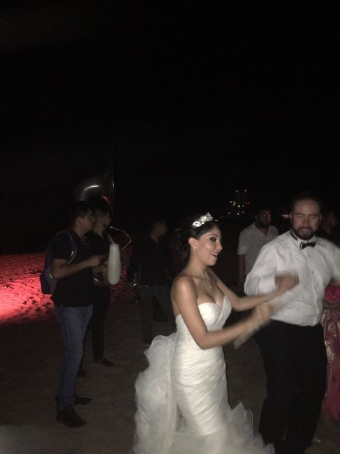 la banda a la orilla del mar, se podria decir que ahi empezo el after haha