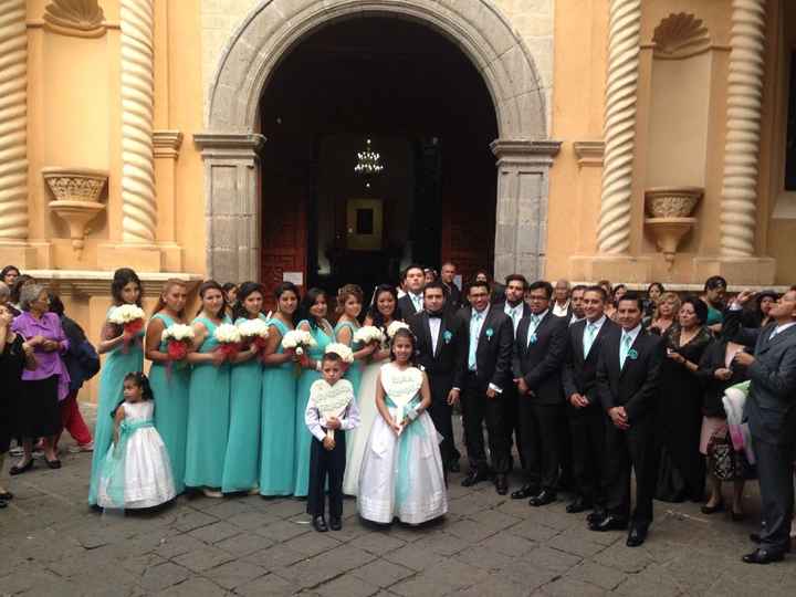 Saliendo de la iglesia