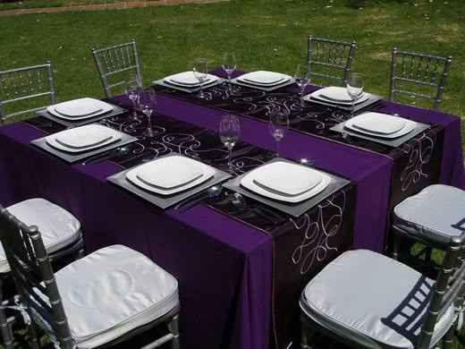 y el estilo de arreglo para la mesa