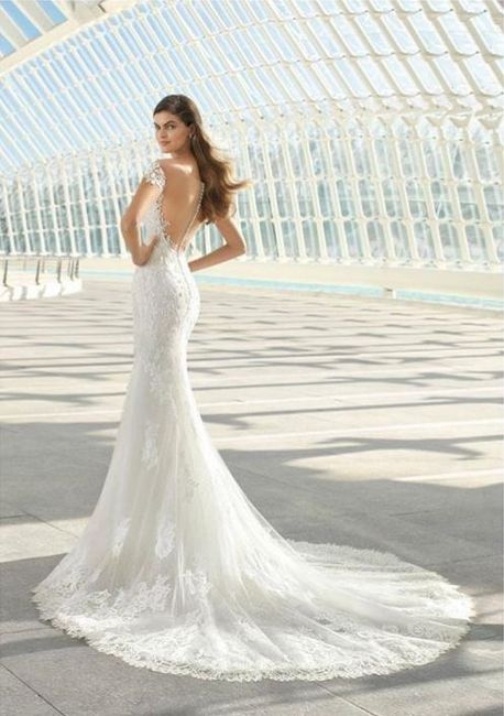 encaje con corte de sirena