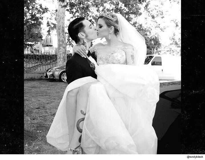 Boda de andy biersack 💜 - 7