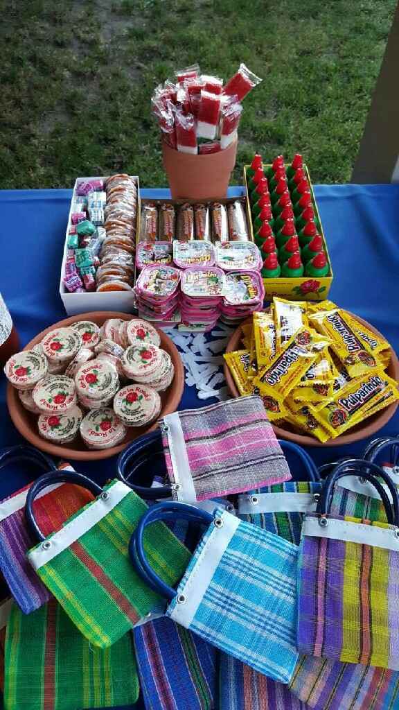 Mesa de dulces mexicanos - 1