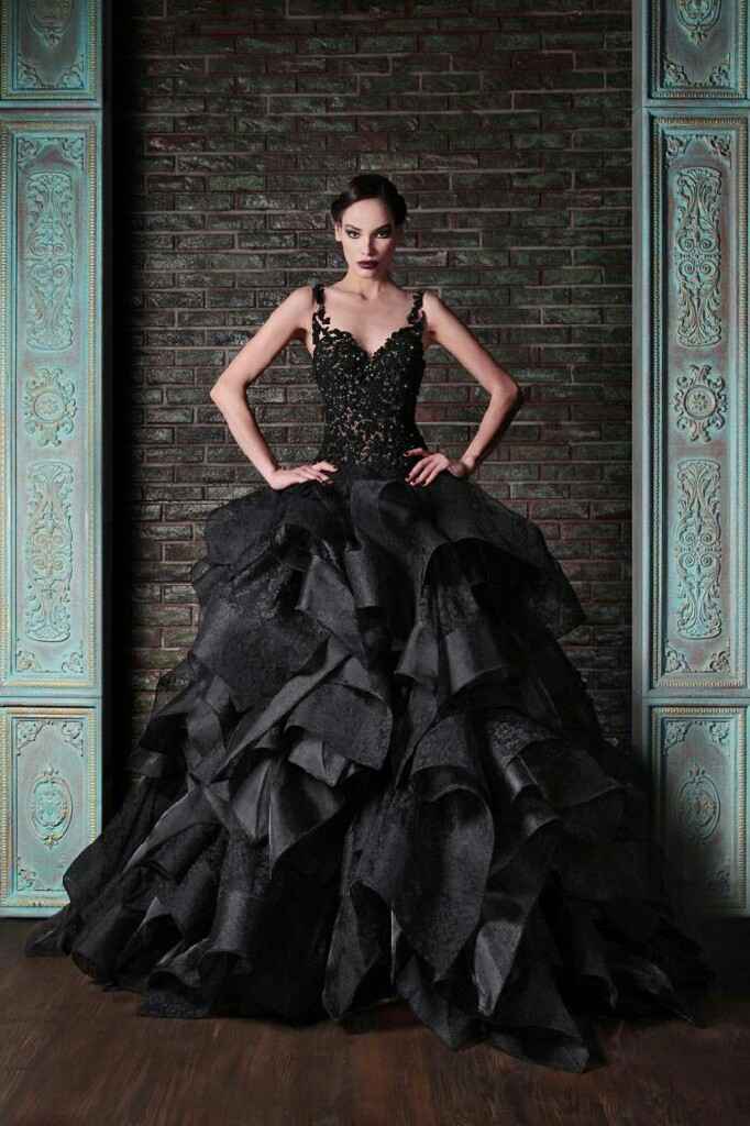  Vestidos de novia con aires goticos 💚 - 14
