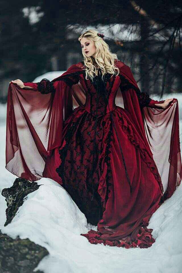  Vestidos de novia con aires goticos 💚 - 27